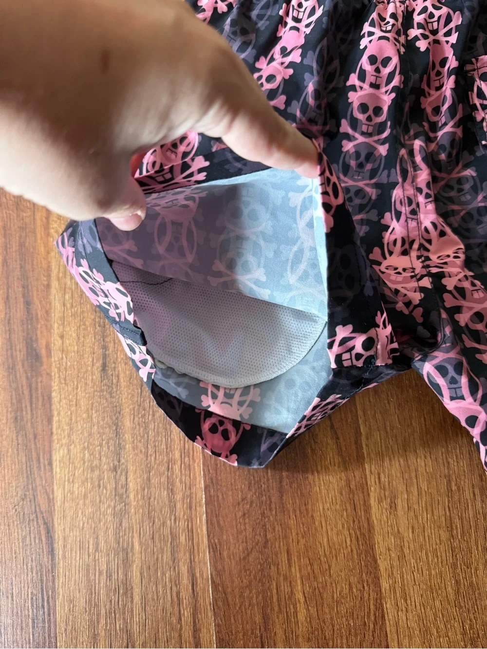 Psycho Bunny Men’s Black & Pink Skull-Pattern Swim Trunks
